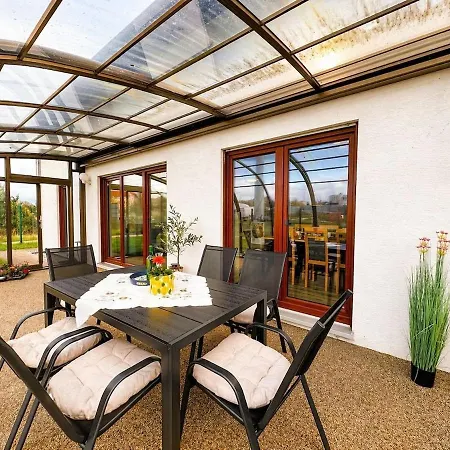 Luxury With Glass Veranda & Garden * קרלובי וארי